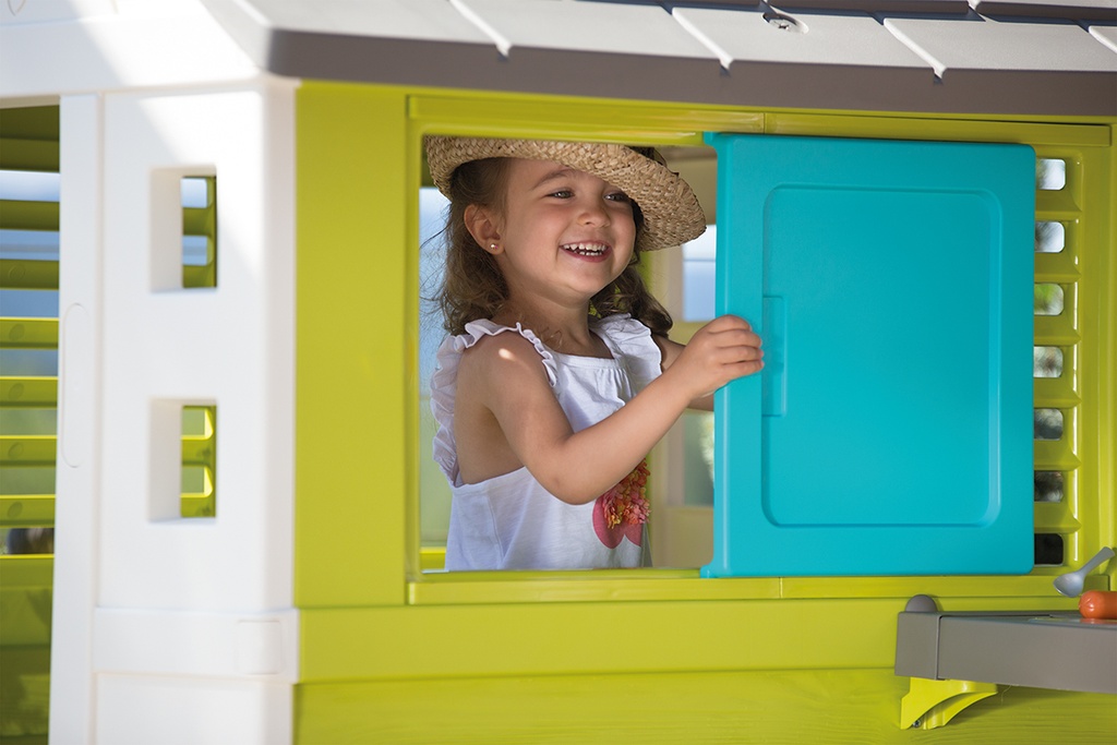 Pretty Playhouse & Kitchen